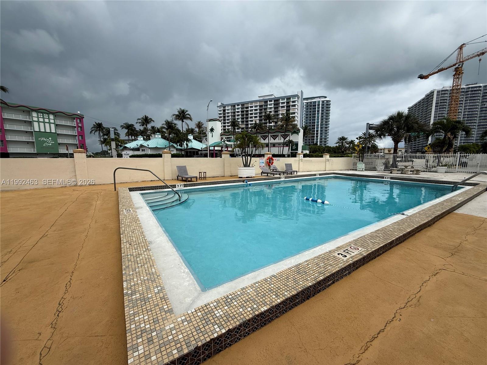 NO BAY WHITE HOUSE NO 3 C - Residential