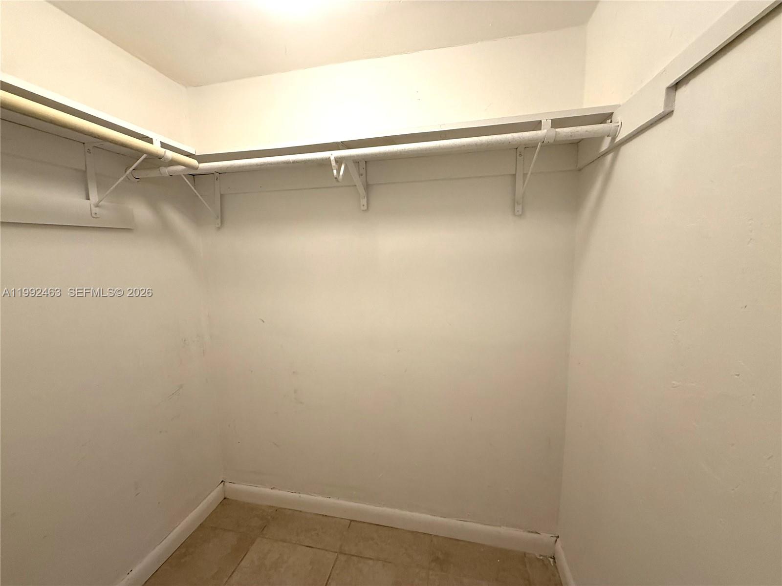 NO BAY WHITE HOUSE NO 3 C - Residential