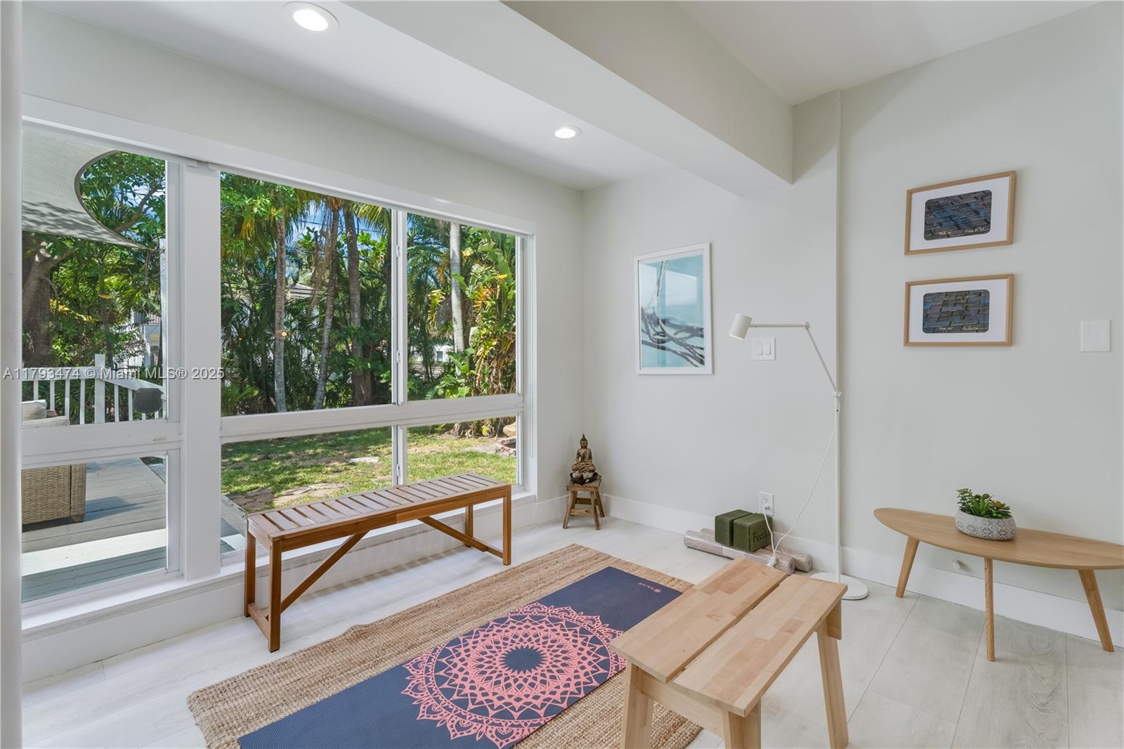 HOLLYWOOD LAKES SECTION - Residential Lease