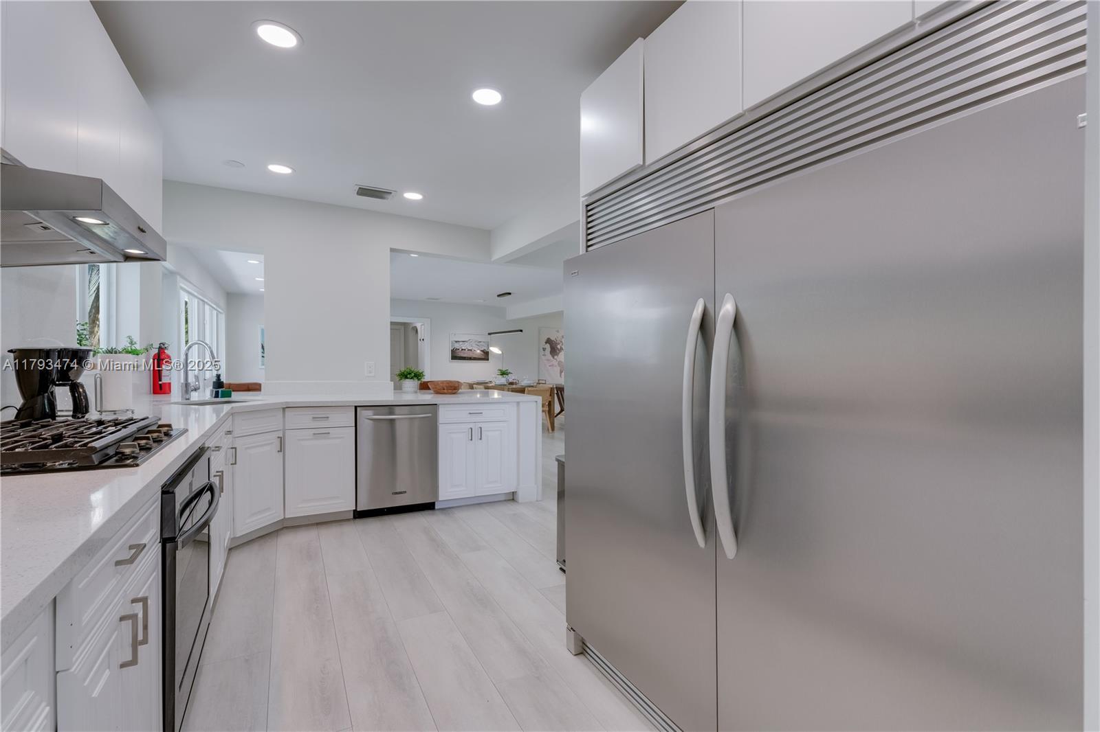 HOLLYWOOD LAKES SECTION - Residential Lease