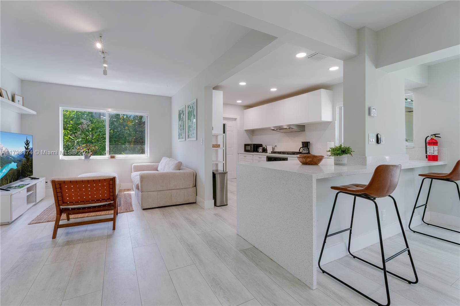 HOLLYWOOD LAKES SECTION - Residential Lease