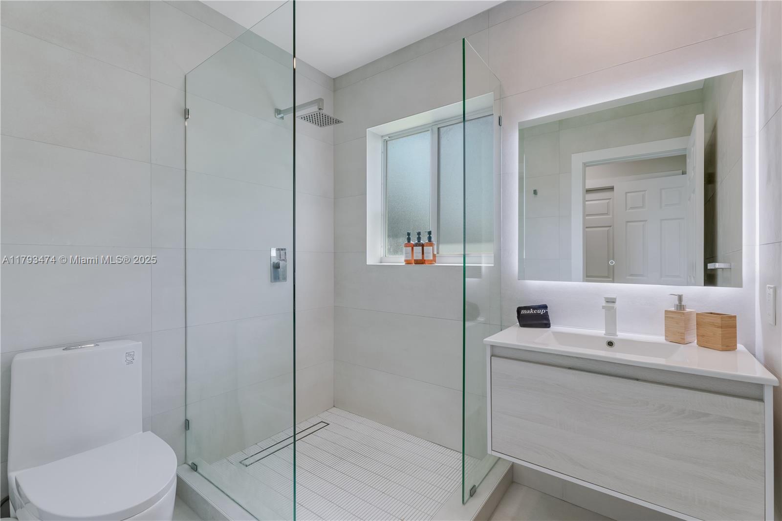 HOLLYWOOD LAKES SECTION - Residential Lease