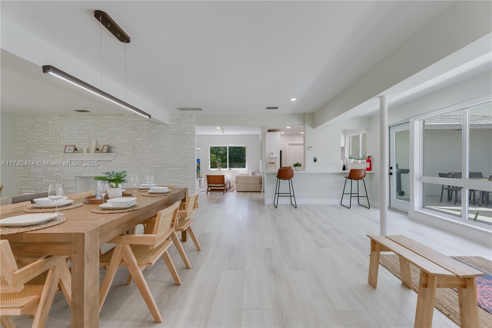 HOLLYWOOD LAKES SECTION - Residential Lease