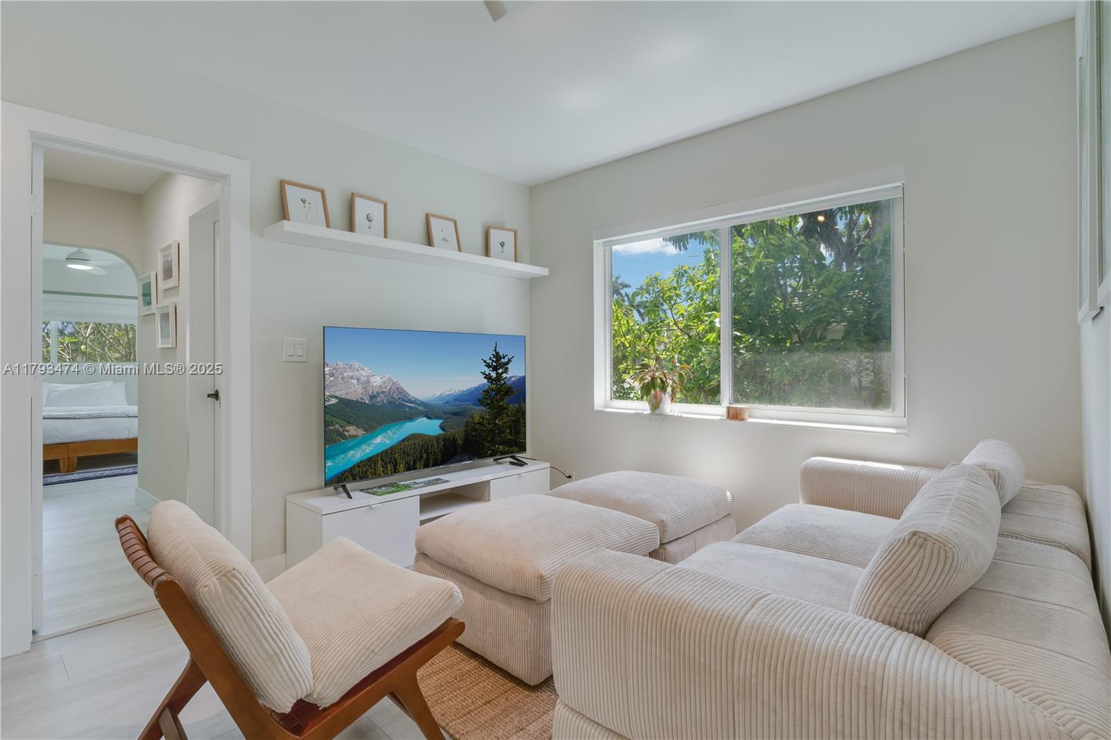 HOLLYWOOD LAKES SECTION - Residential Lease