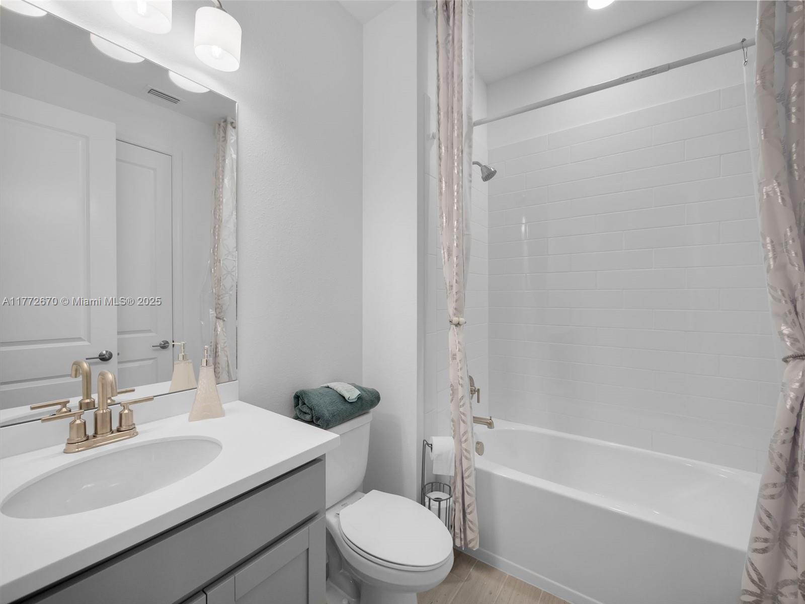 VERANDA OAKS - Residential