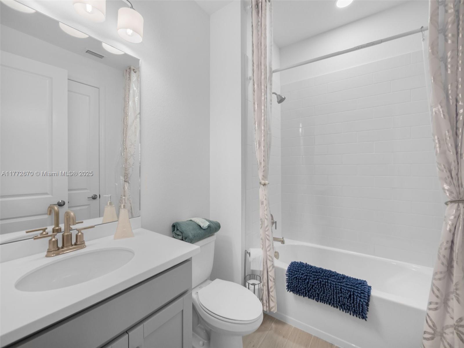 VERANDA OAKS - Residential