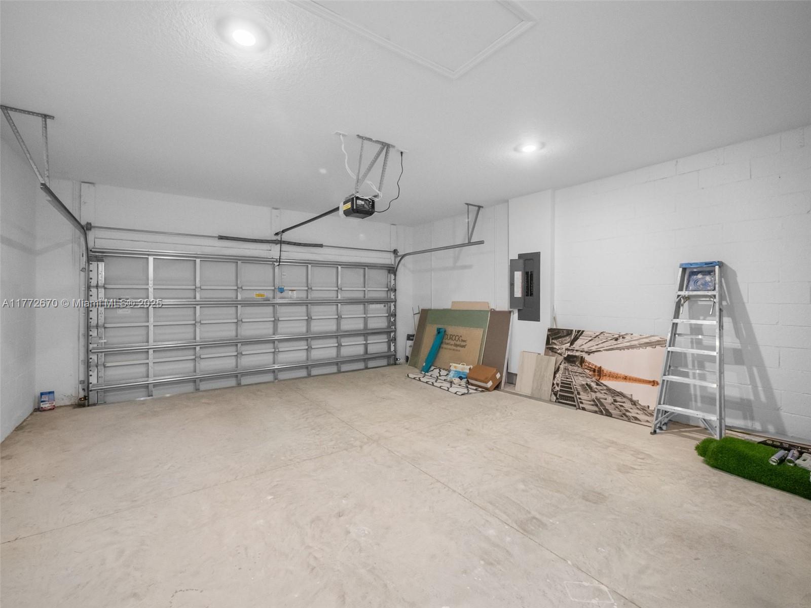 VERANDA OAKS - Residential