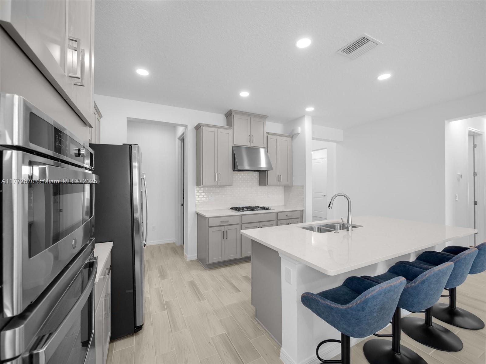 VERANDA OAKS - Residential