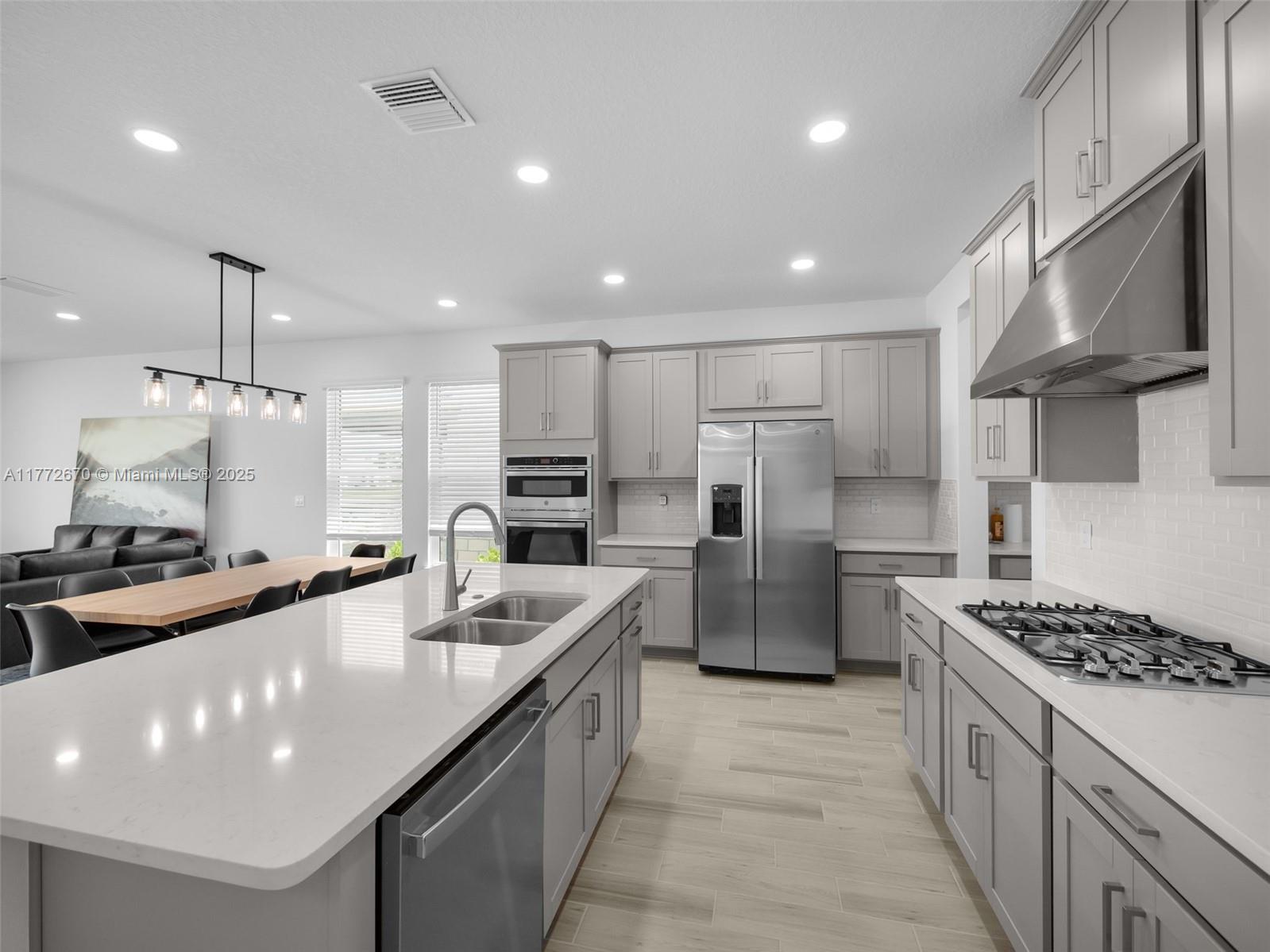 VERANDA OAKS - Residential