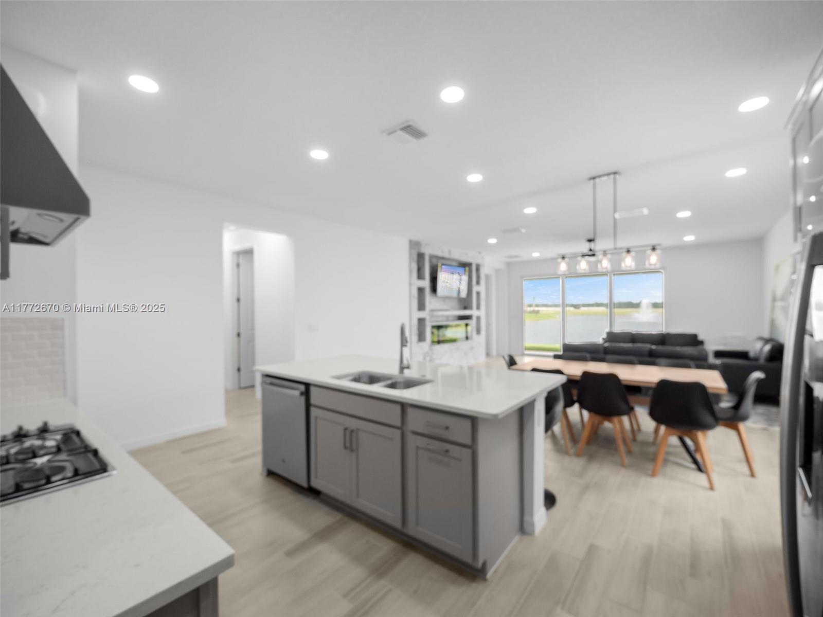 VERANDA OAKS - Residential