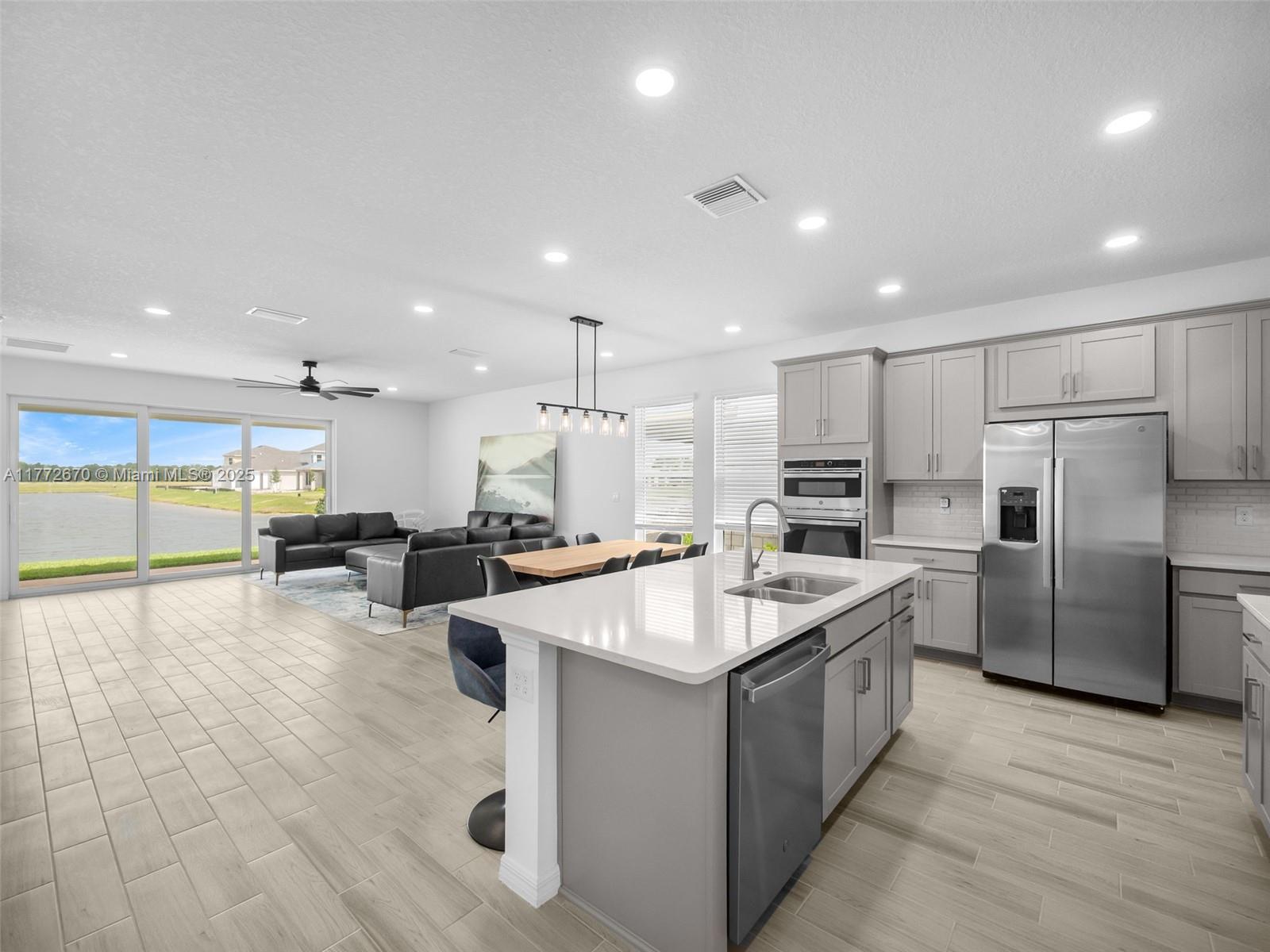 516 SE Ranch Oak Cir