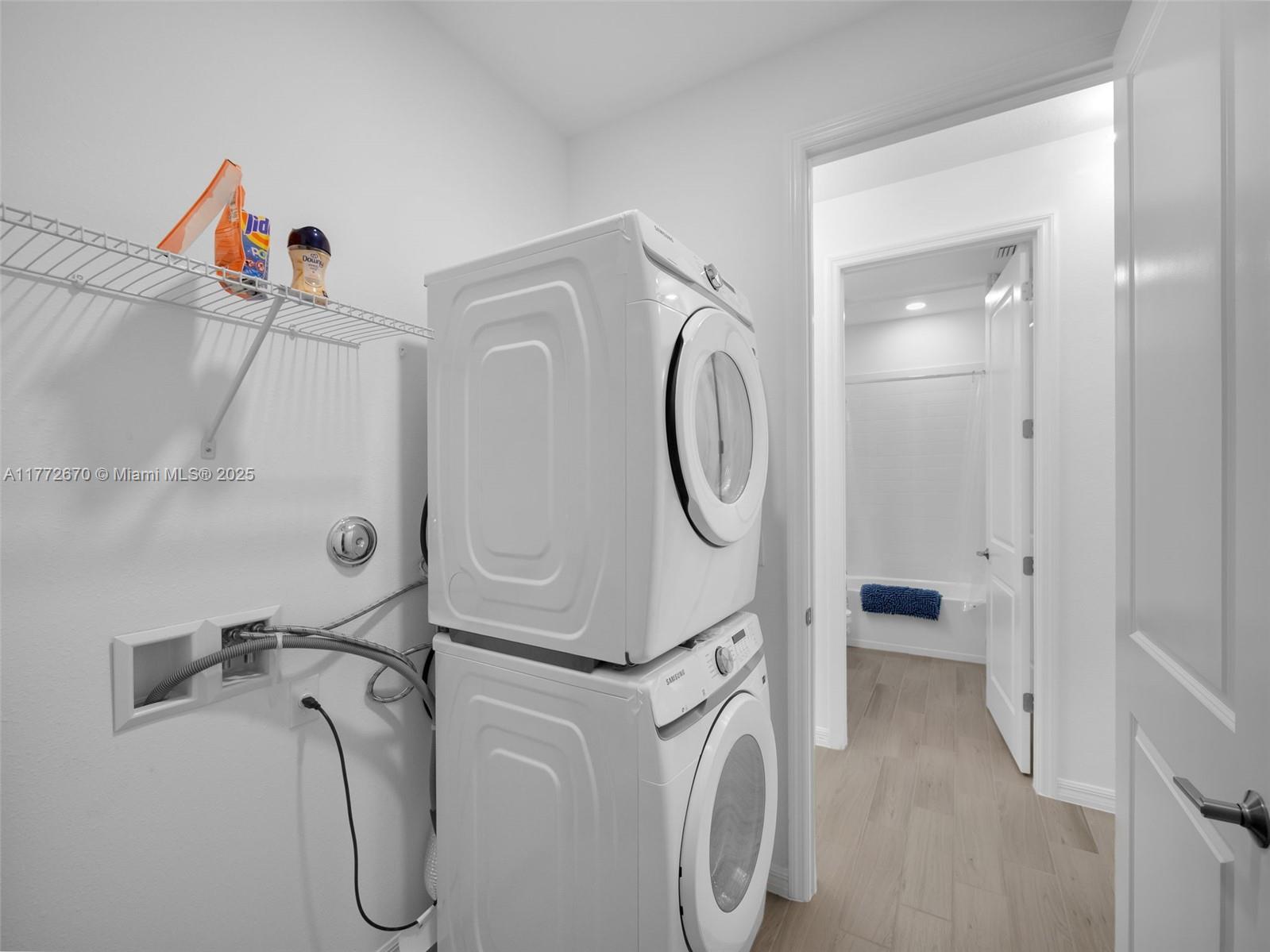 VERANDA OAKS - Residential