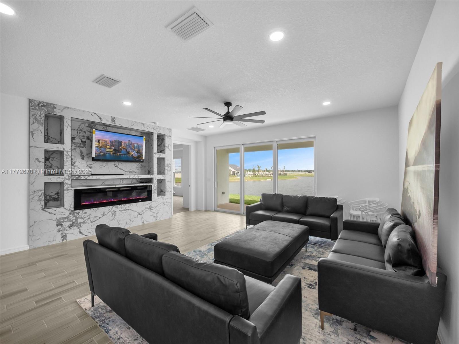 VERANDA OAKS - Residential