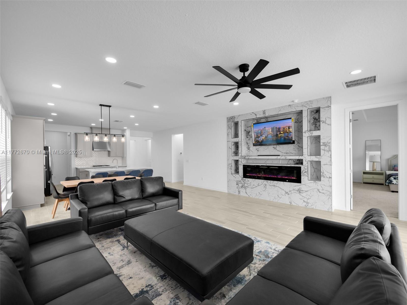 VERANDA OAKS - Residential