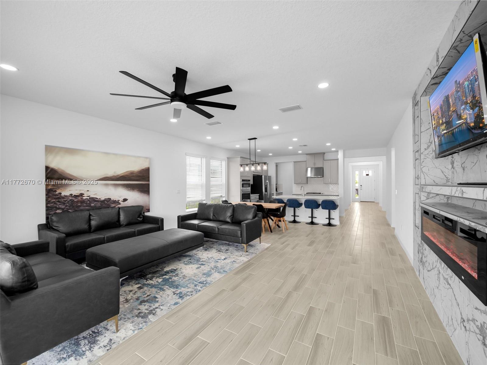 VERANDA OAKS - Residential