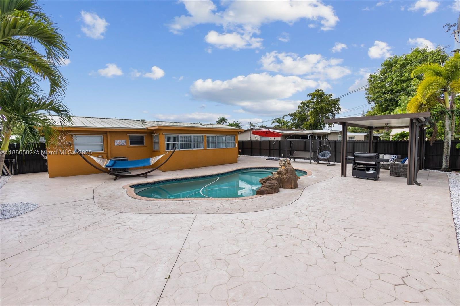 SUNRISE GOLF VILLAGE SEC - Residential