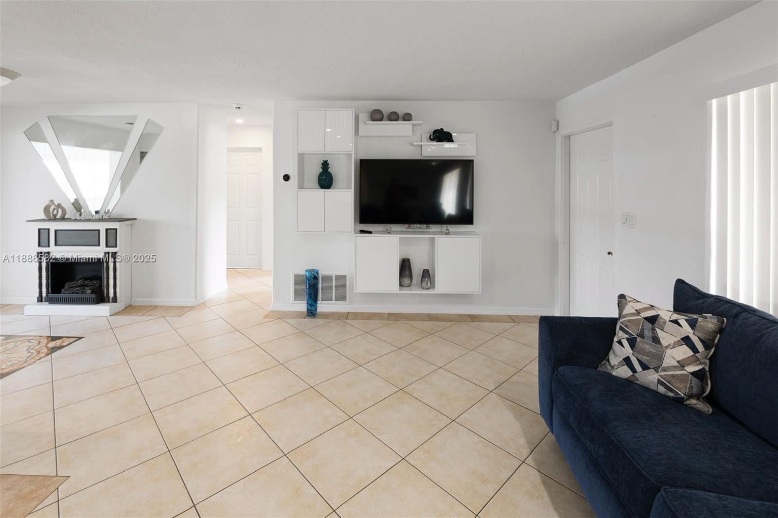 SUNRISE GOLF VILLAGE SEC - Residential