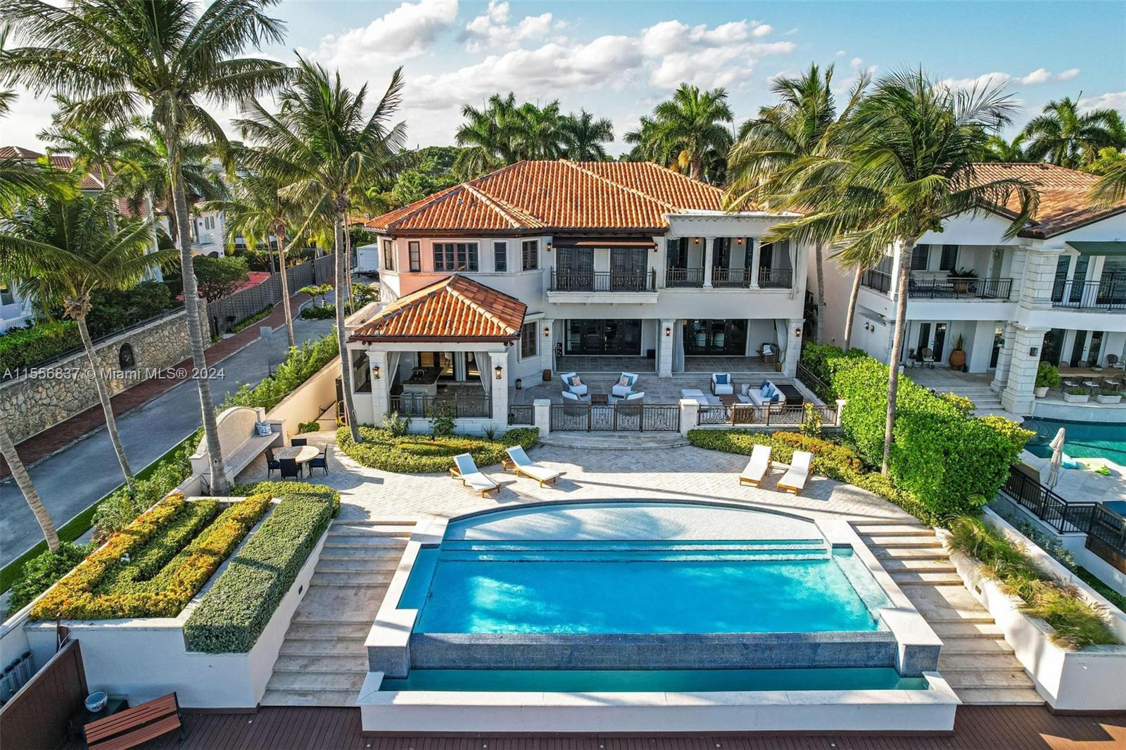 CRYSTAL VIEW - Residential