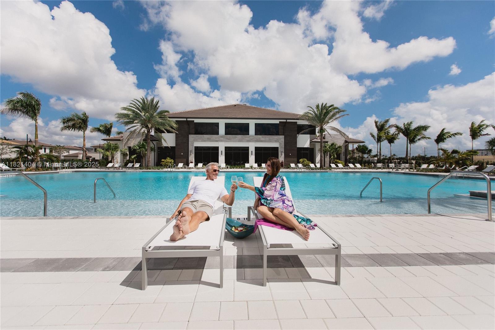 DOWNTOWN DORAL SOUTH PHAS - Residential