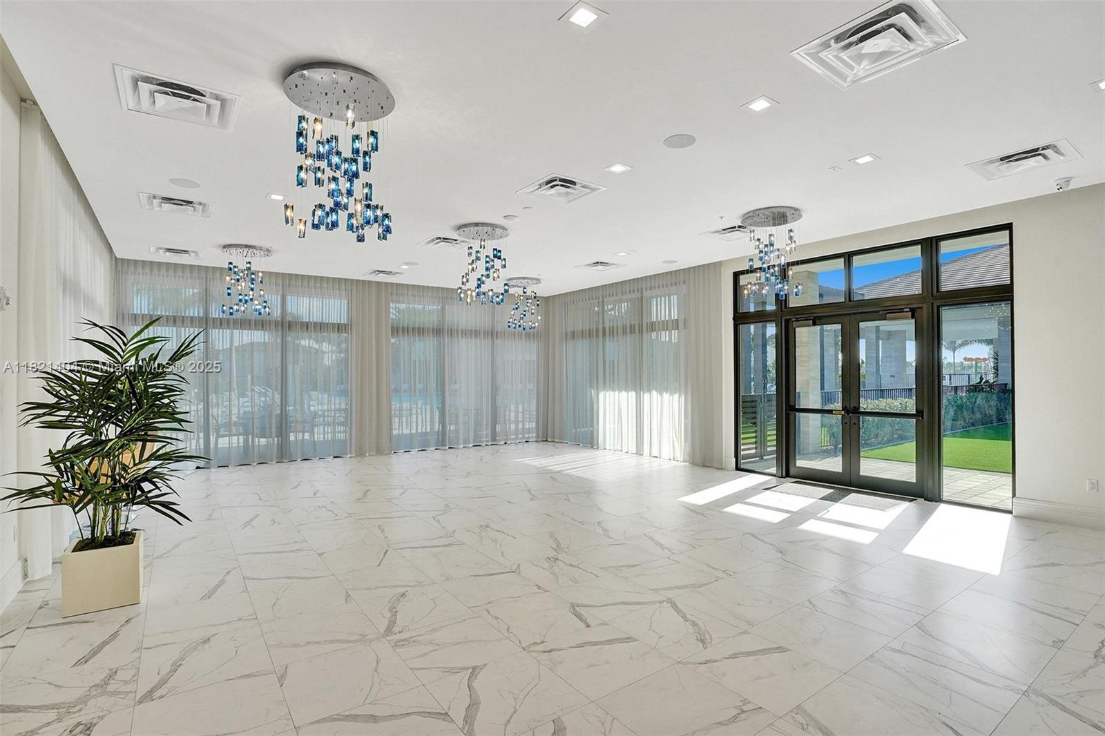 DOWNTOWN DORAL SOUTH PHAS - Residential