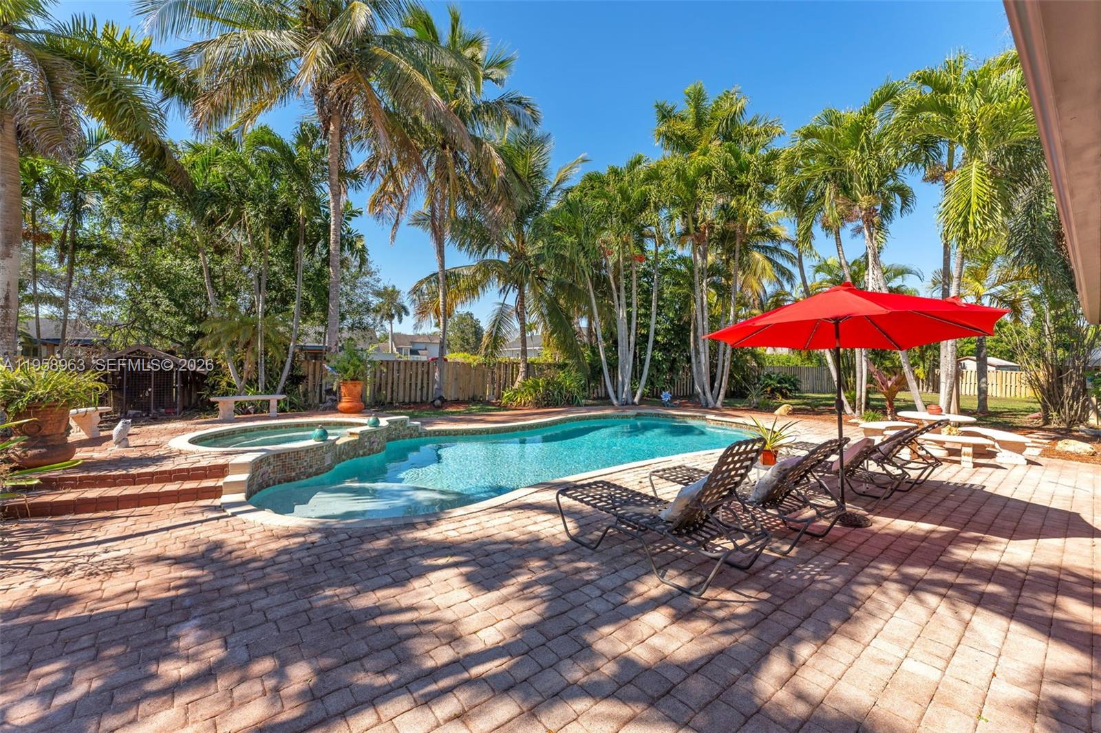 KINGS GROVE - Residential