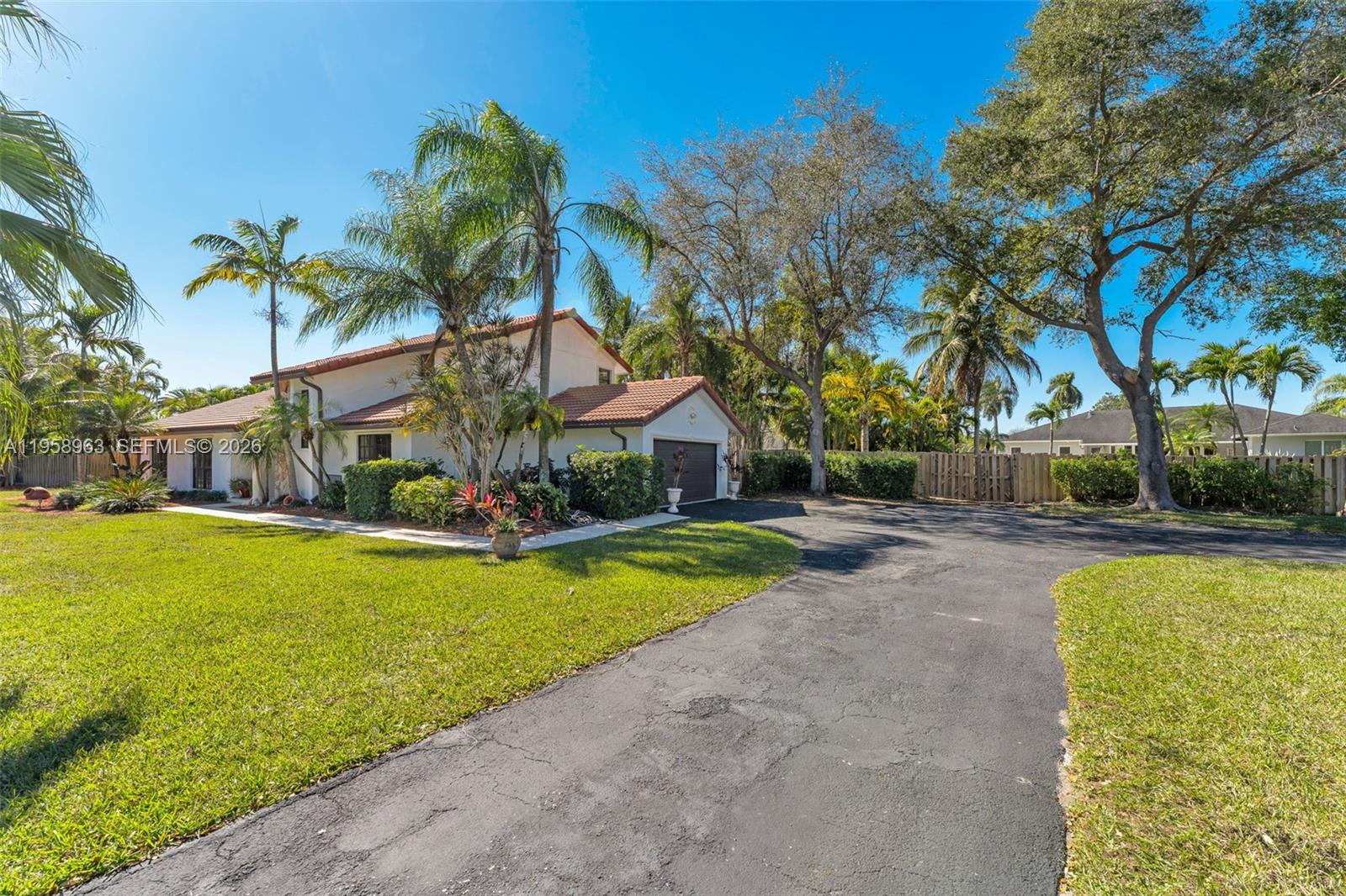 KINGS GROVE - Residential