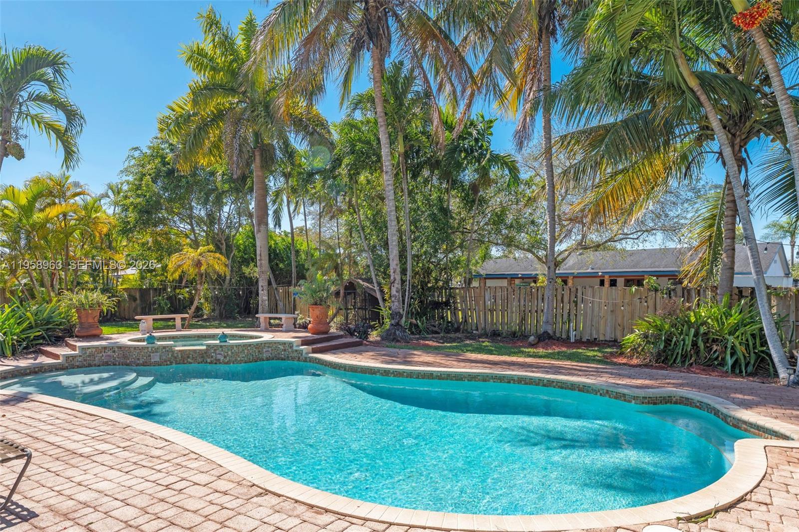 KINGS GROVE - Residential