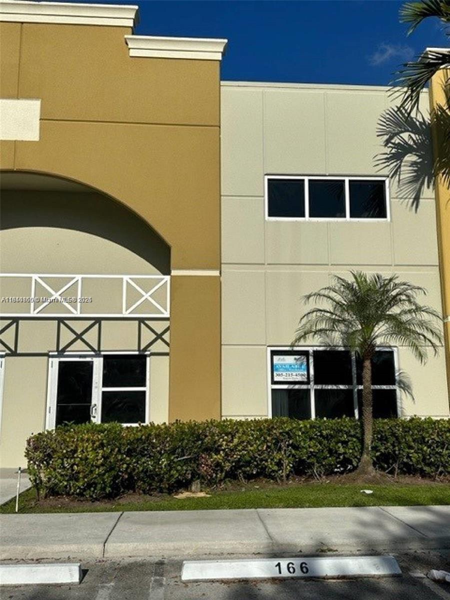 Warehouse the best location in Doral reatal office and warehouse.