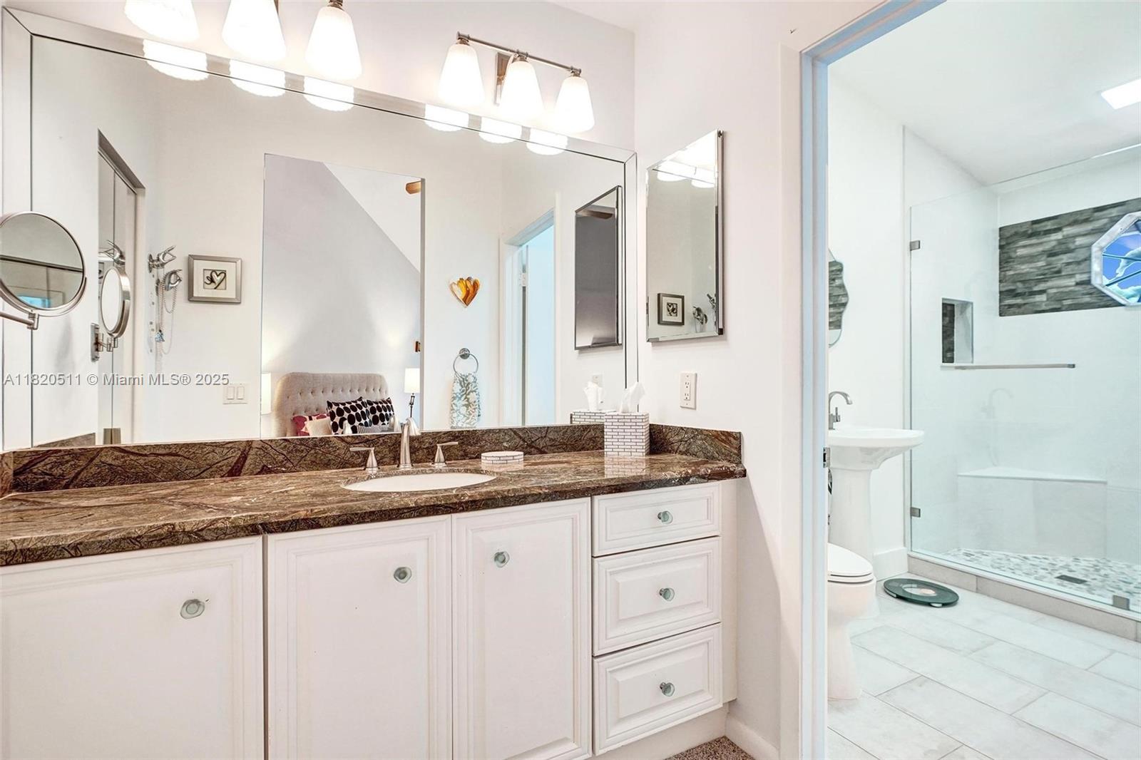 GOLDEN POINTE - Residential