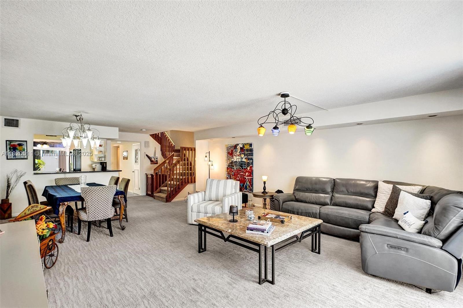 GOLDEN POINTE - Residential