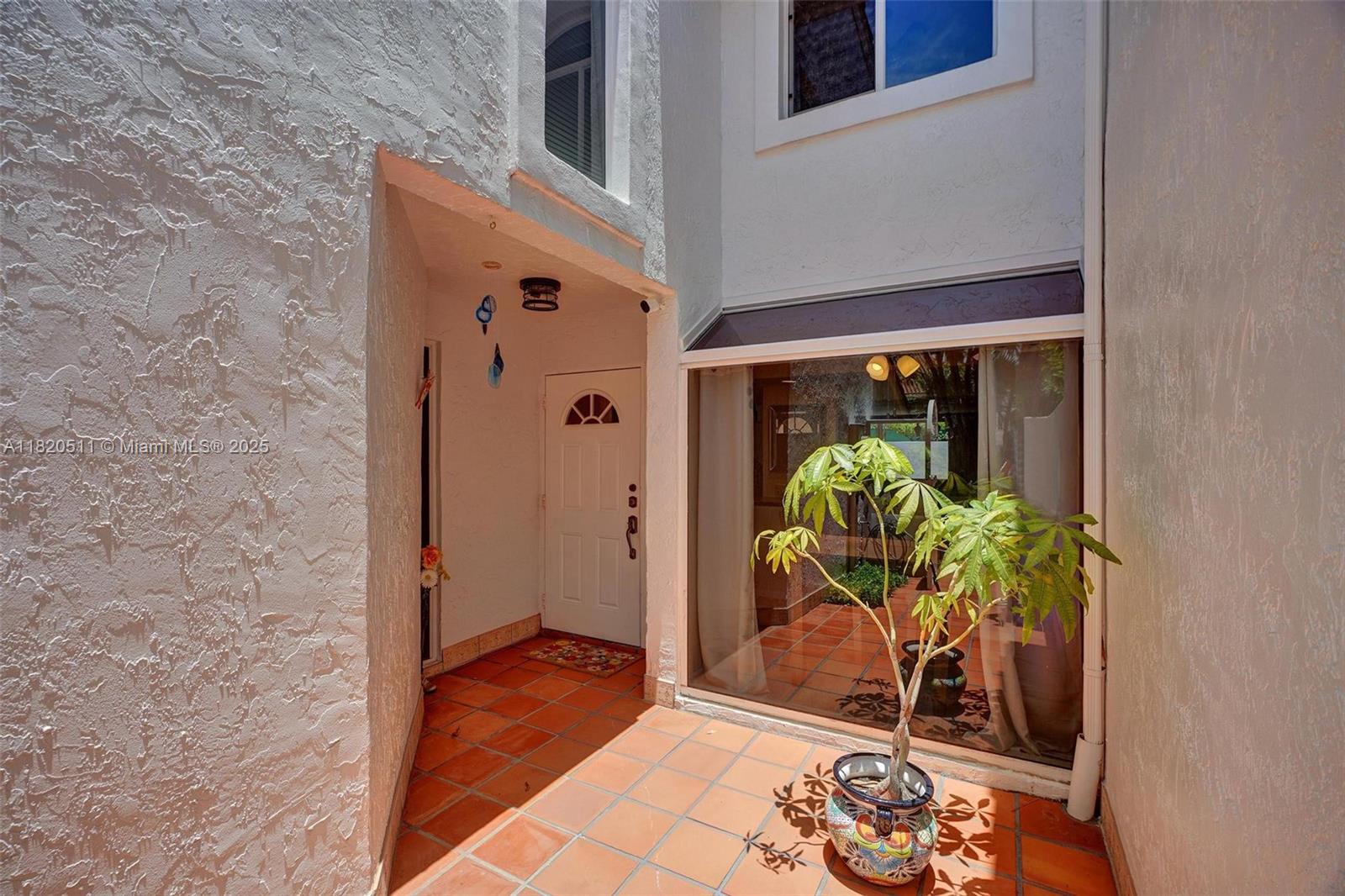 GOLDEN POINTE - Residential