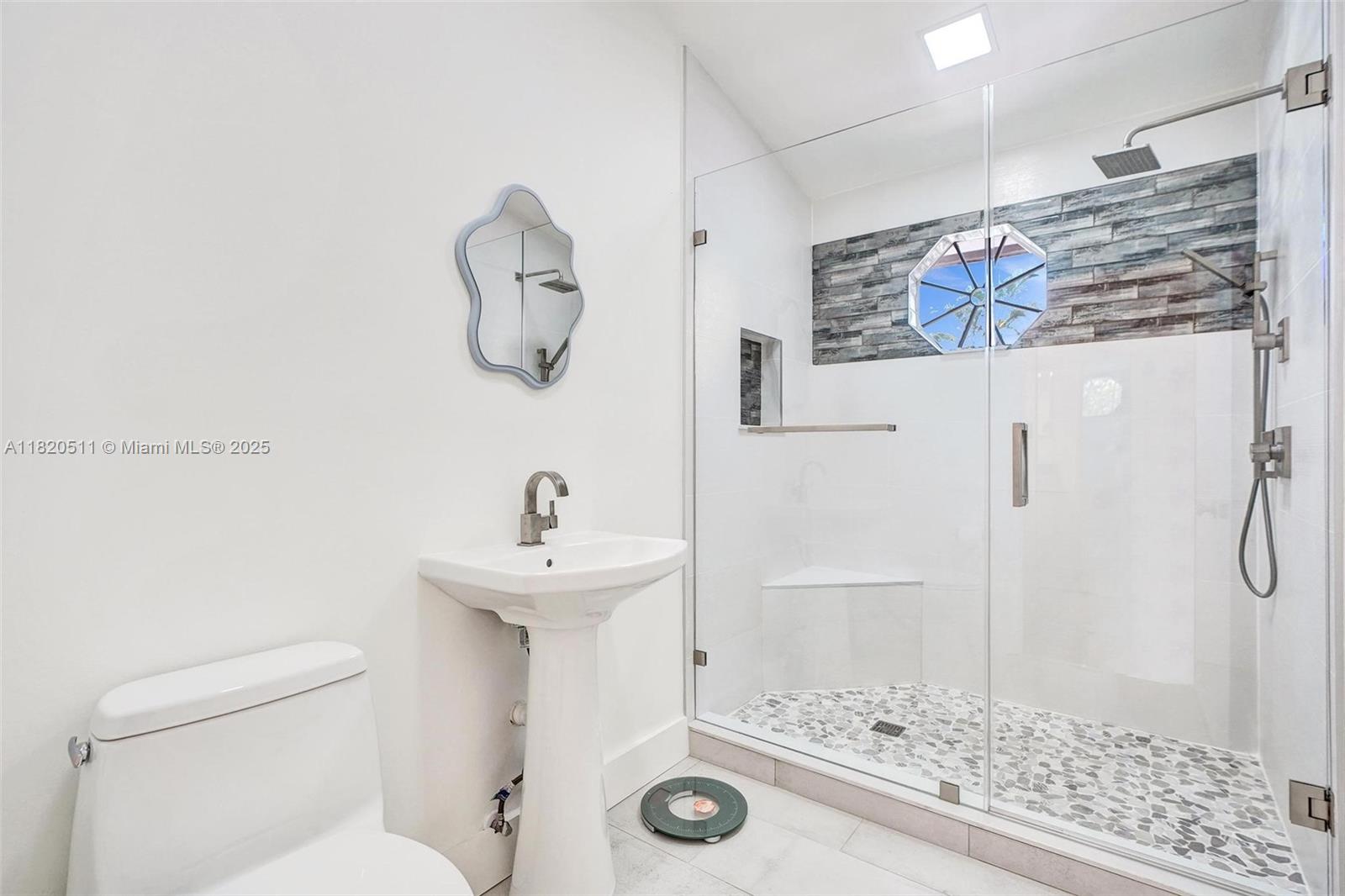 GOLDEN POINTE - Residential