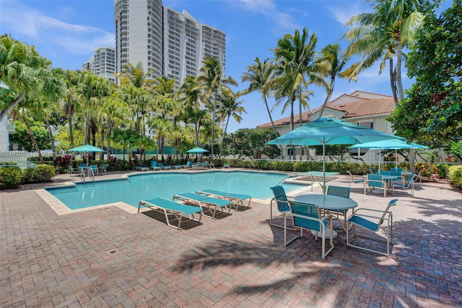 GOLDEN POINTE - Residential