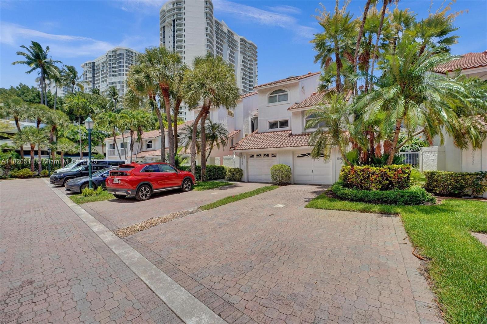 GOLDEN POINTE - Residential