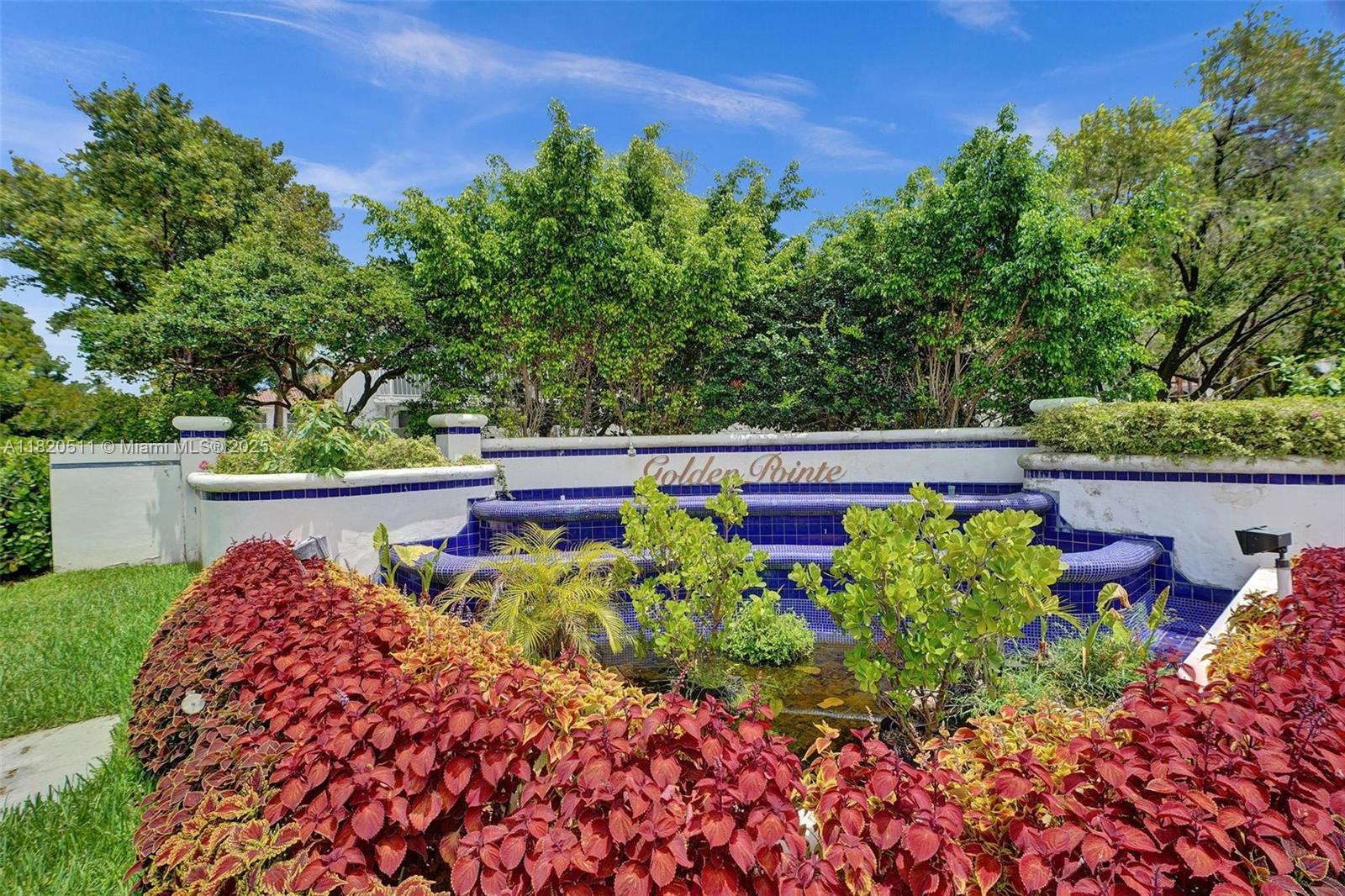 GOLDEN POINTE - Residential