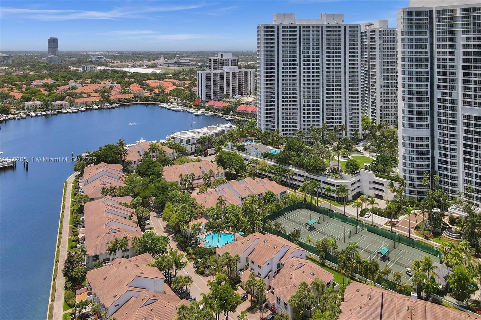 GOLDEN POINTE - Residential