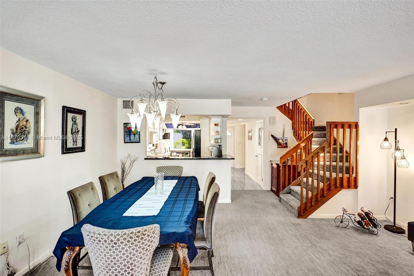 GOLDEN POINTE - Residential