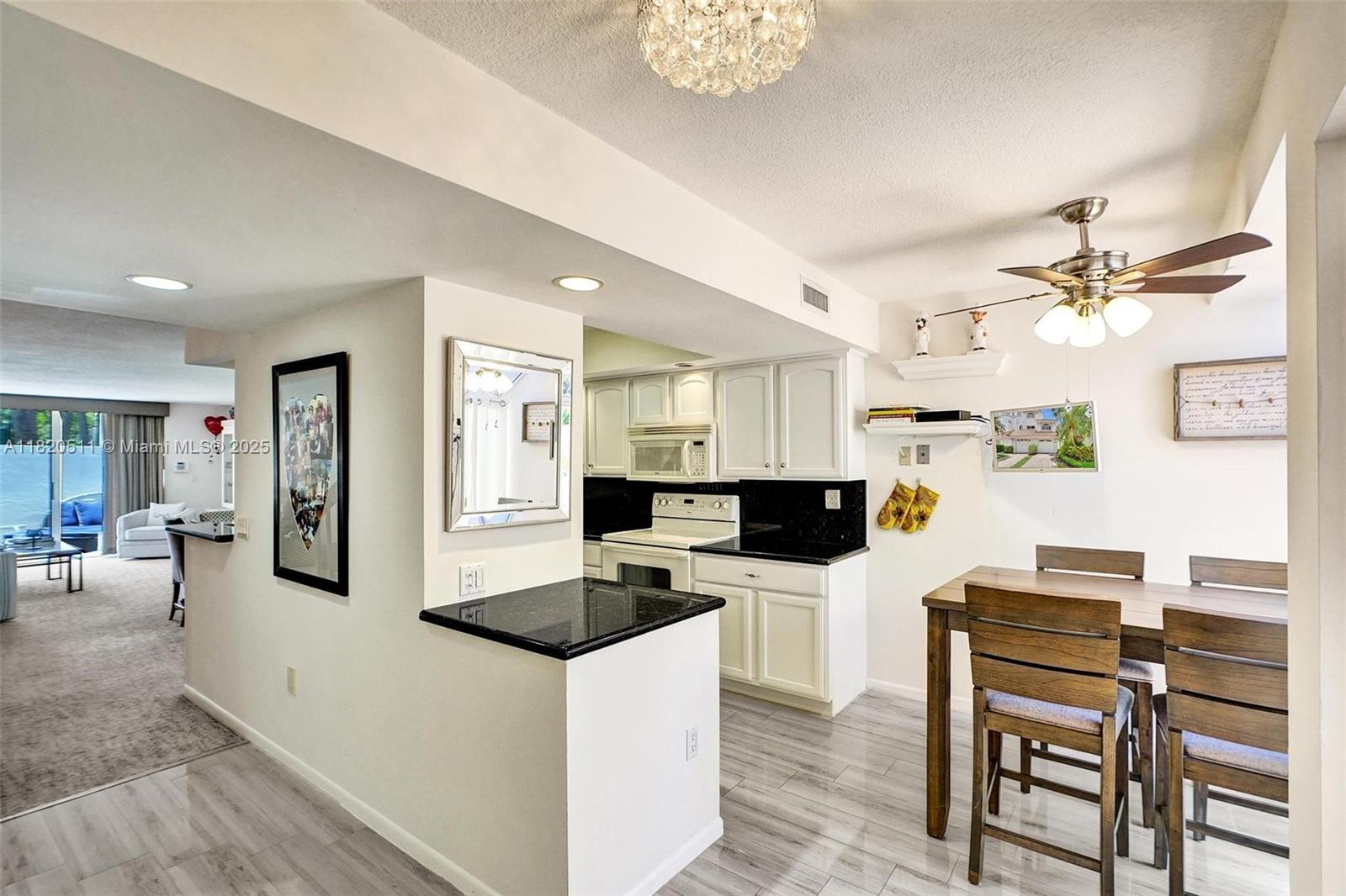 GOLDEN POINTE - Residential