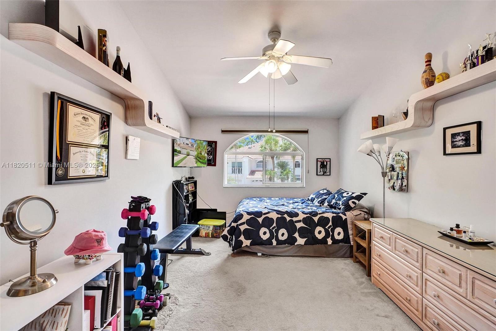 GOLDEN POINTE - Residential