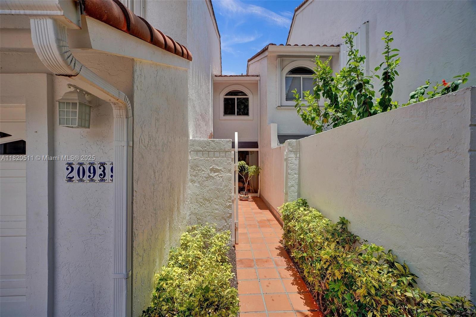 GOLDEN POINTE - Residential