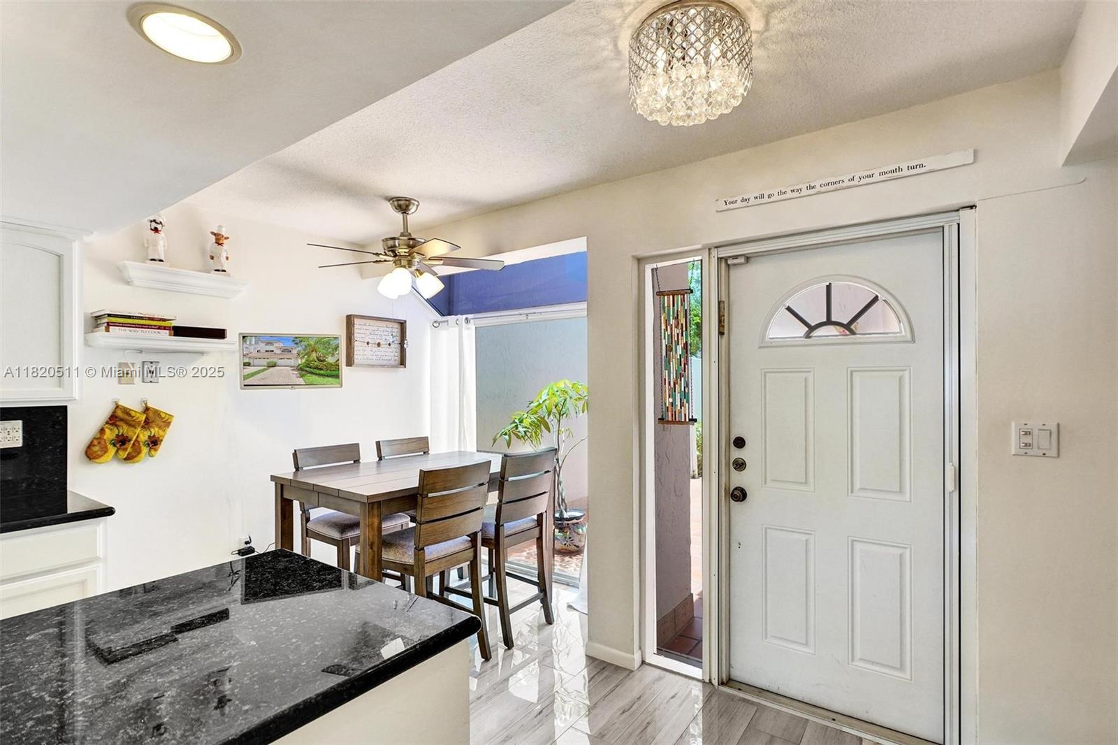 GOLDEN POINTE - Residential