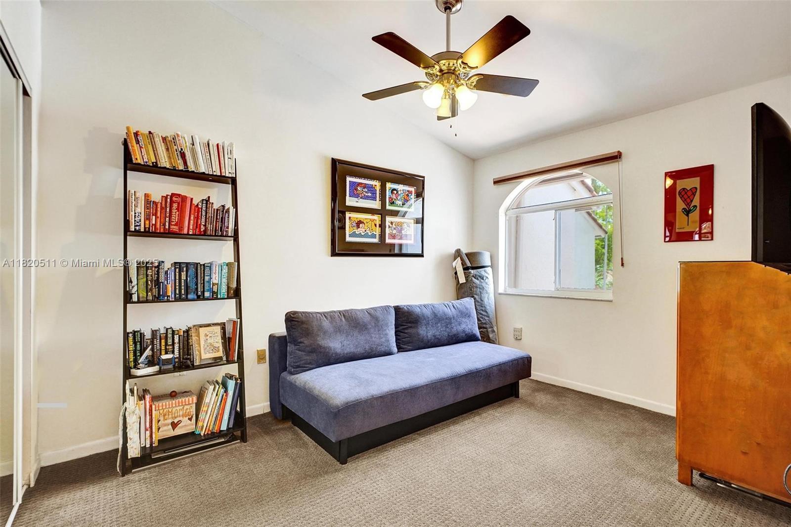 GOLDEN POINTE - Residential