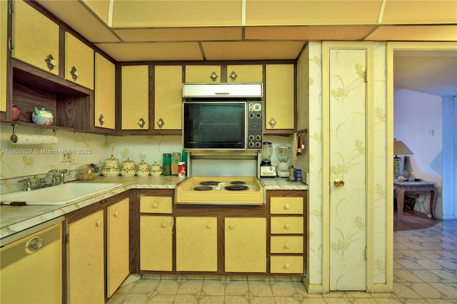 CASTLE APARTMENTS 11 COND - Residential