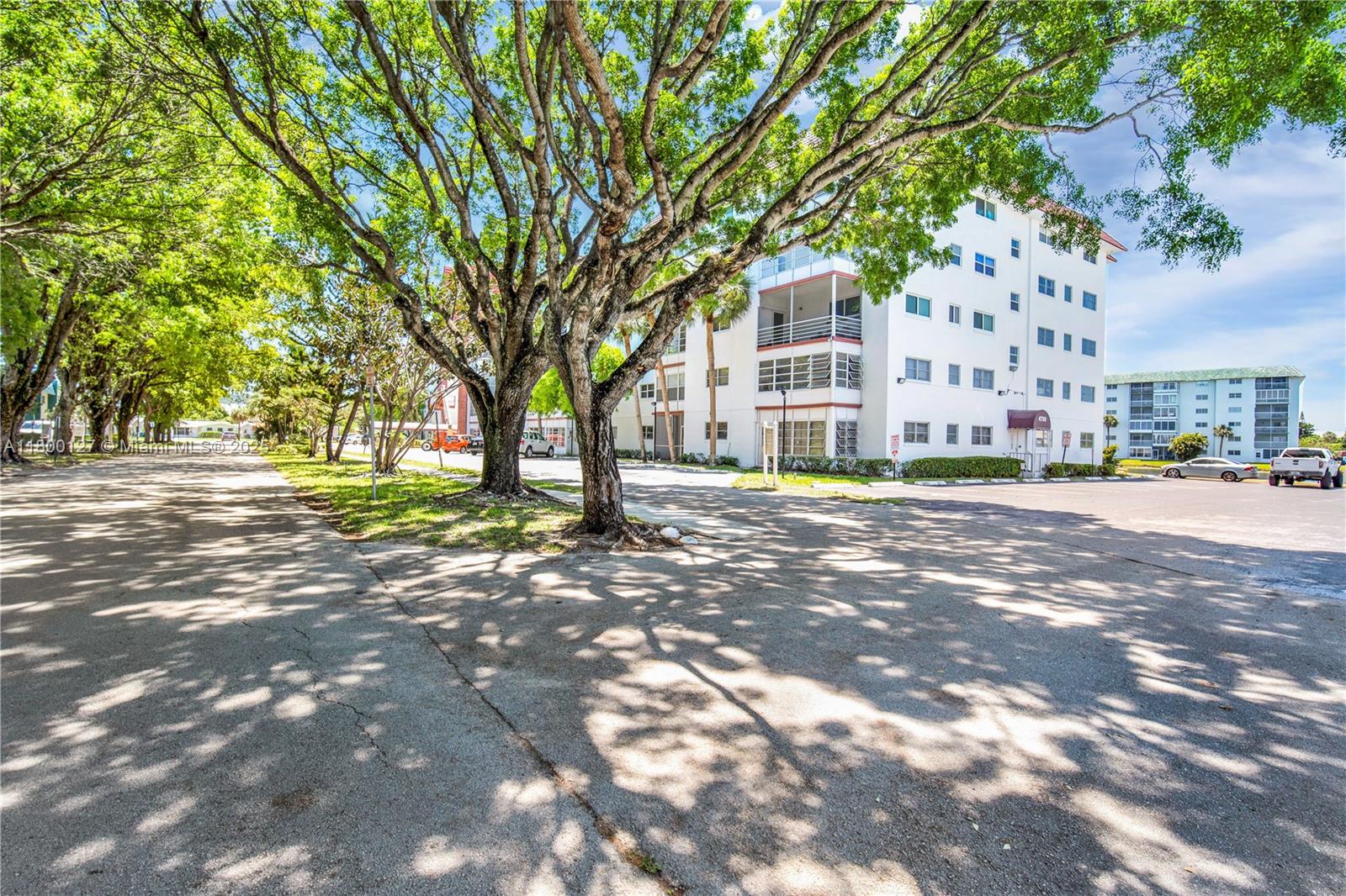 CASTLE APARTMENTS 11 COND - Residential