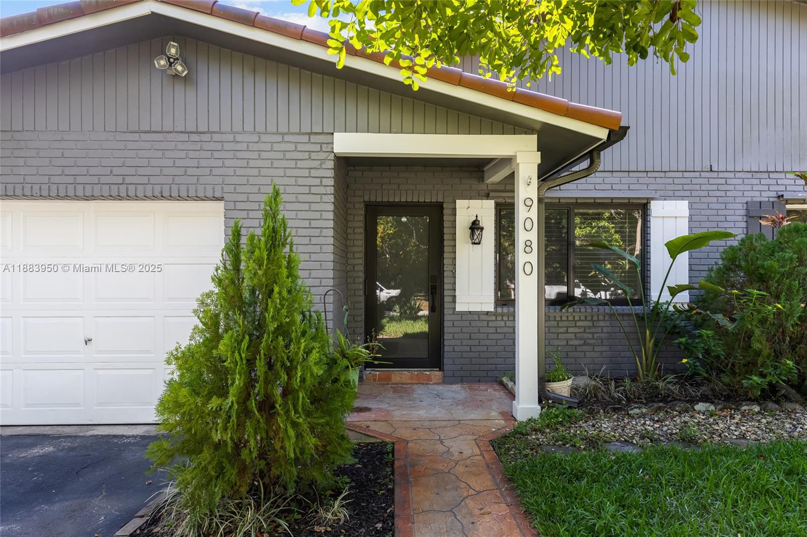 FOREST HILLS SOUTH - Residential Lease