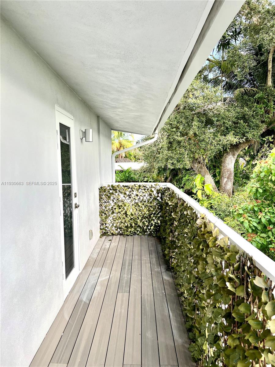 LAUDERDALE ISLES NO 2 - Residential Lease