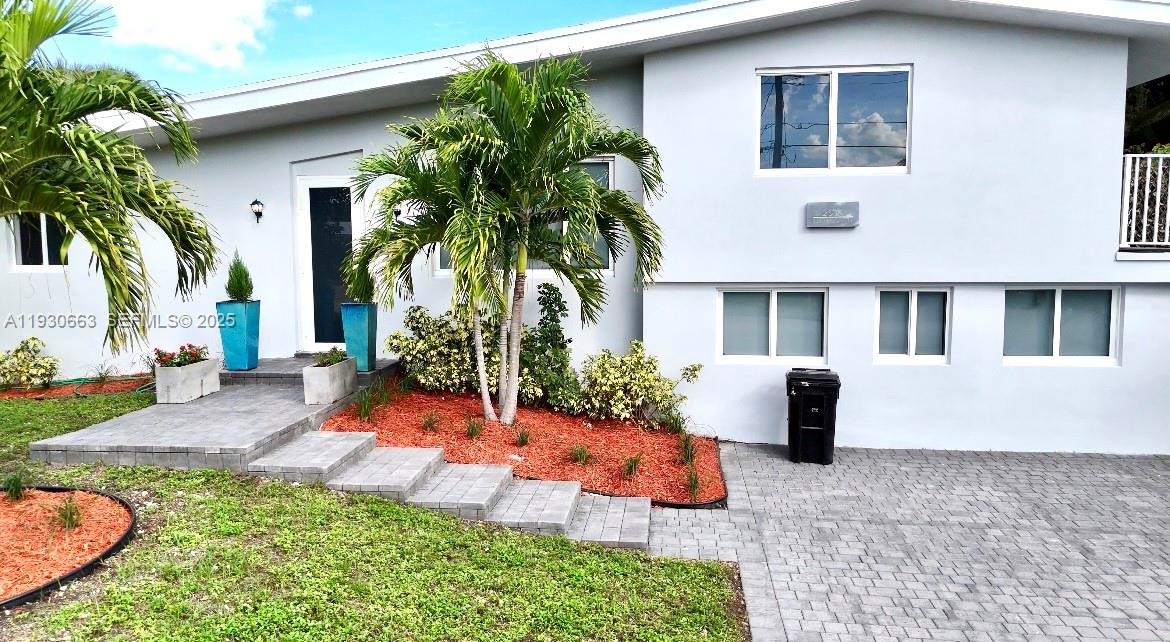 LAUDERDALE ISLES NO 2 - Residential Lease