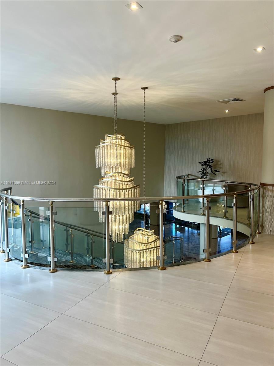 THE CARRIAGE HOUSE CONDO - Residential