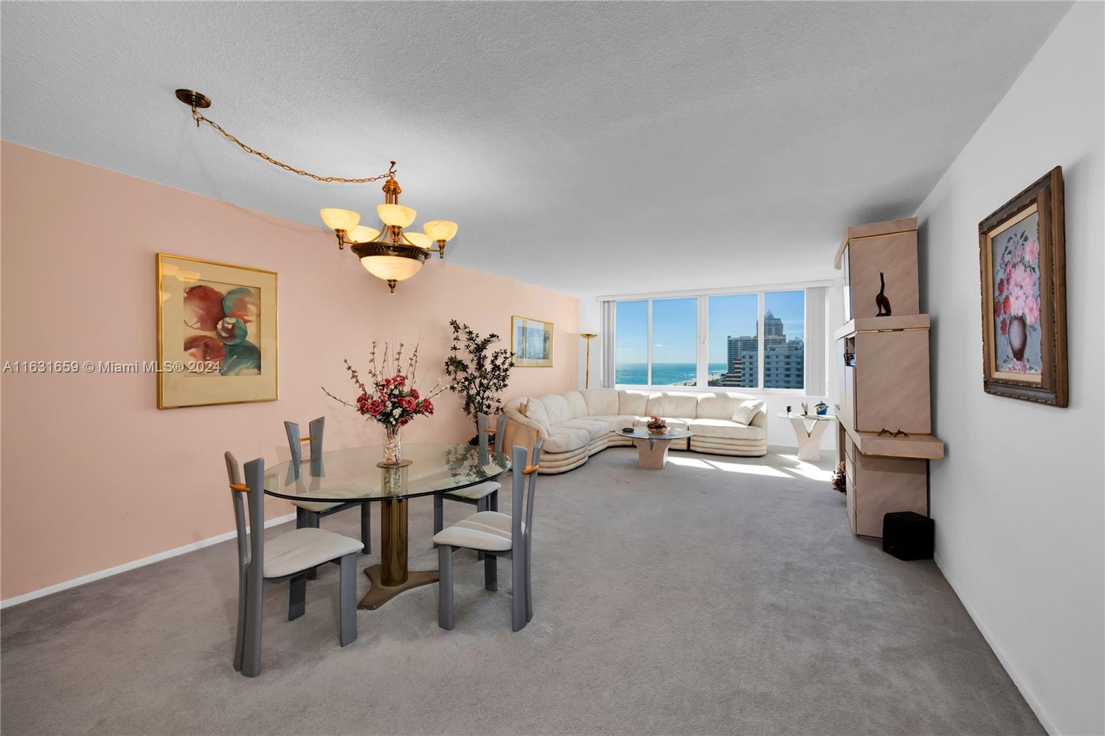 THE CARRIAGE HOUSE CONDO - Residential