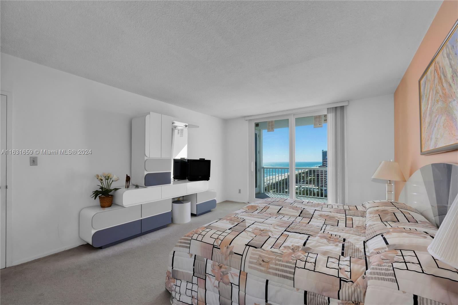 THE CARRIAGE HOUSE CONDO - Residential